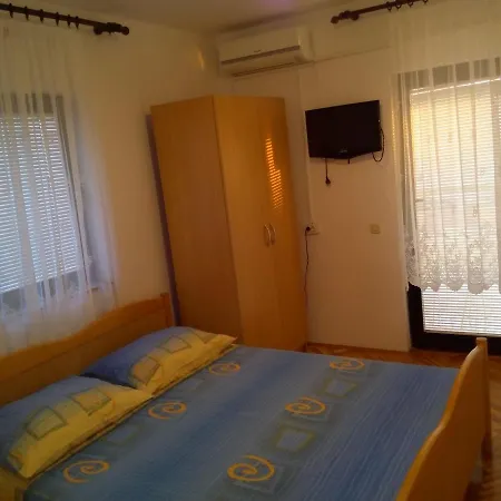 Apartment Maslina *