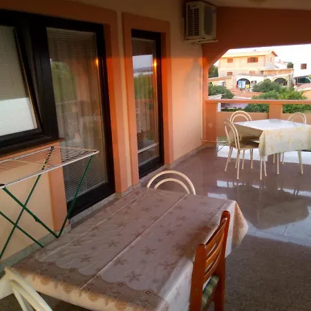 Maslina Apartment Vir